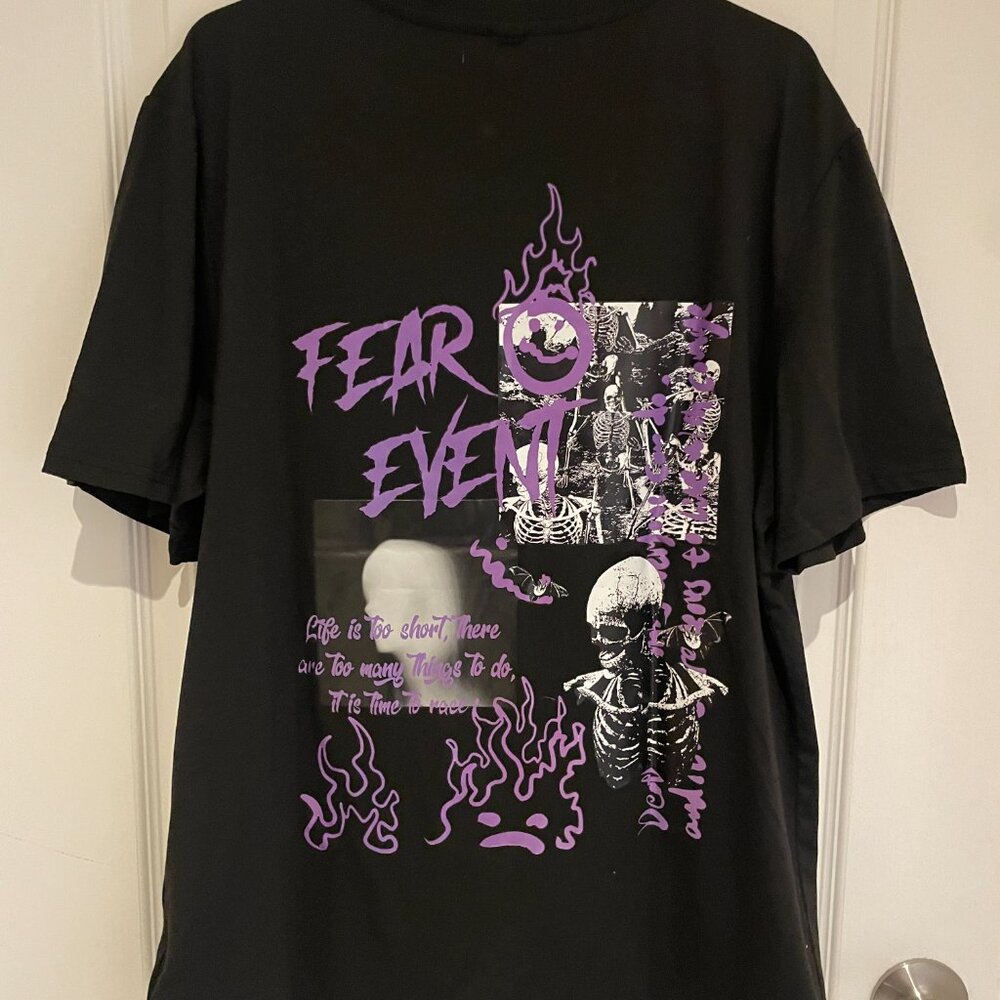 black t-shirt - Picture 2 of 2